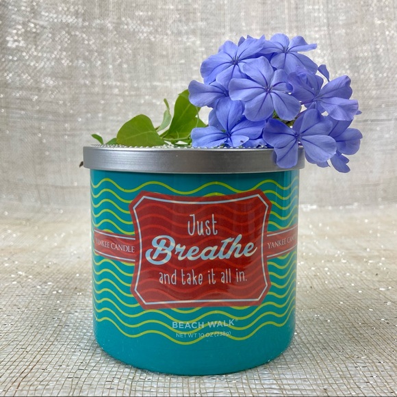 YANKEE CANDLE “Beach Walk”.